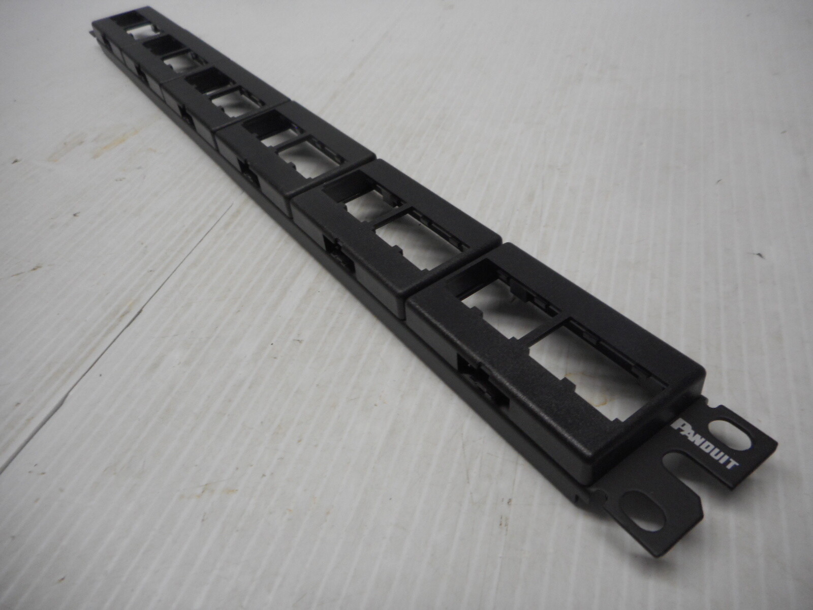 Panduit Pan-Net Mini-Com Modular Faceplate Patch Panel 24 Port Model CPP24WBLY