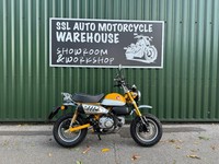 Honda Z125 MA-K Monkey Bike 2019 Yellow and White 1 Owner 880 Miles Rack Fitted