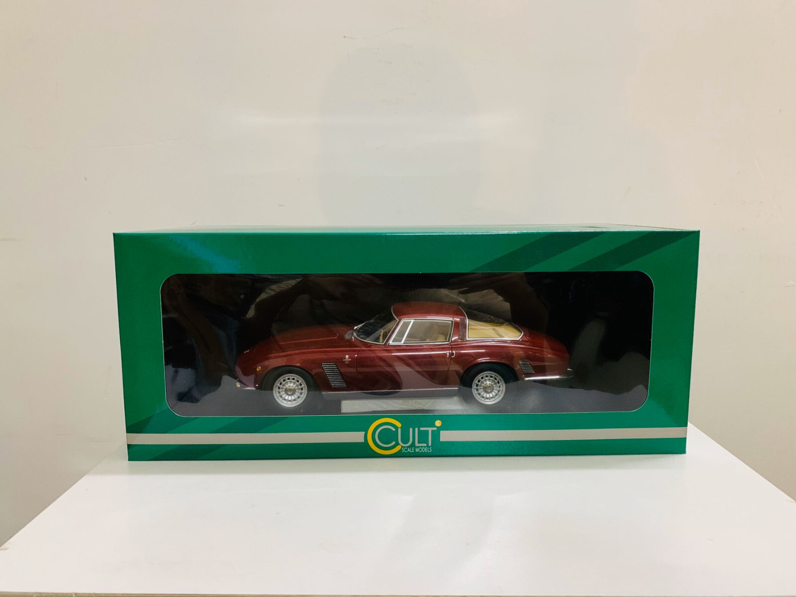 104-022 CULT 1/18 イソ Iso Grifo GL350 Cult Models! 1:18 Scale Resin Model Car Iso Grifo GL350