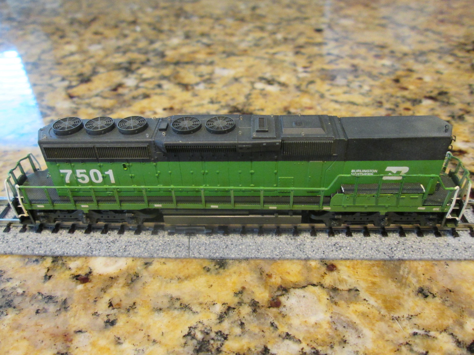Custom Detailed Kato EMD SD-40-2B, DCC, N Scale Diesel Engine BN #7501
