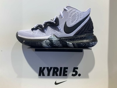 kyrie 5 oreo on feet