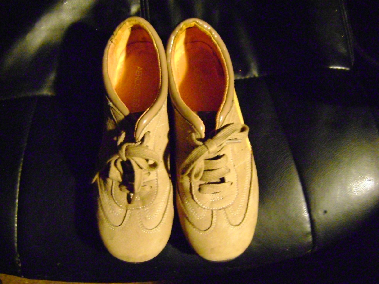 AEROSOLES TAN Air Cushion SPORT Womens SNEAKER 8M  GRAY Suede with  laces
