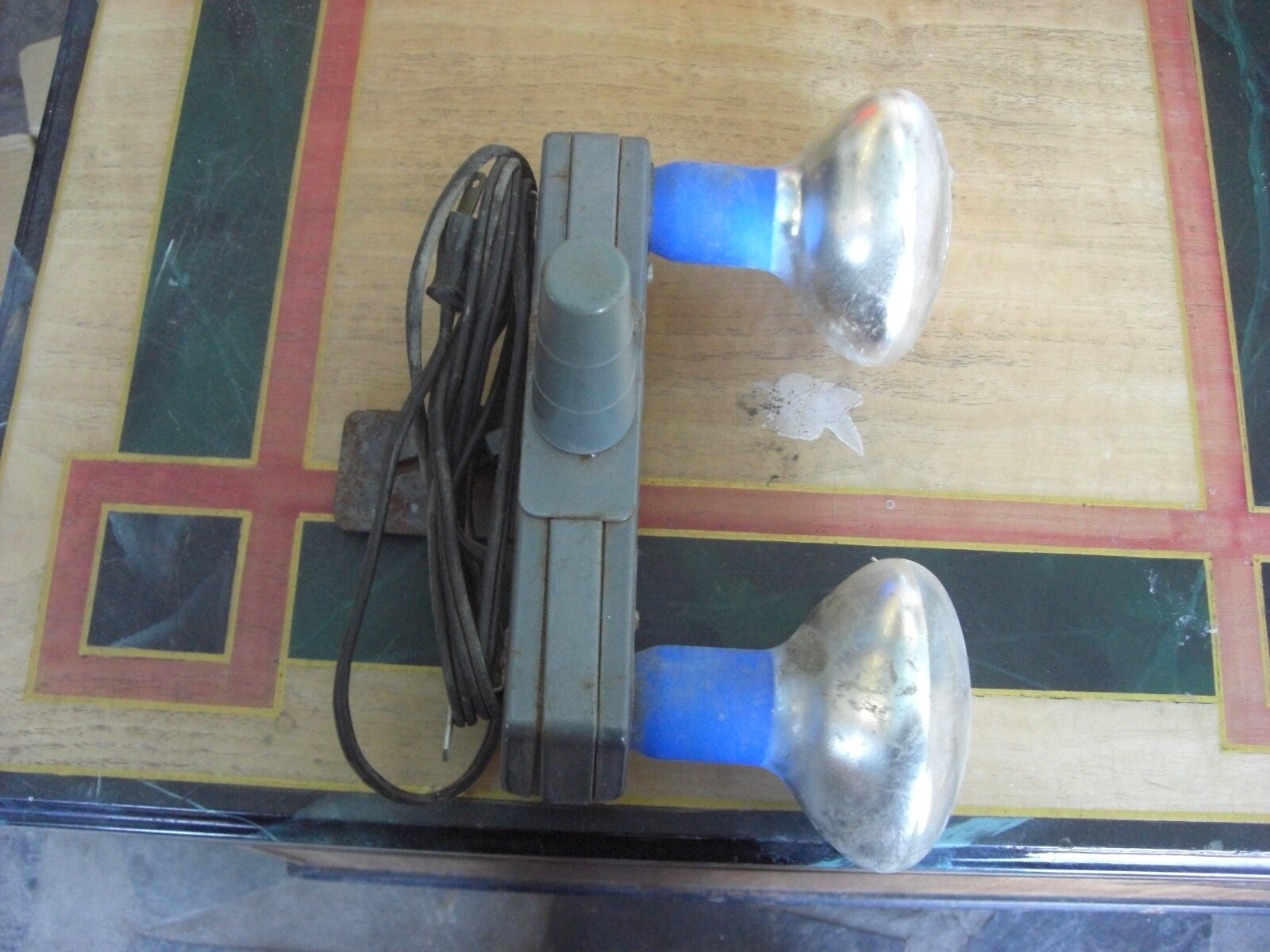 Vintage  Montgomery Ward W20 2 Light Photography Bar Tested Working W/ Box