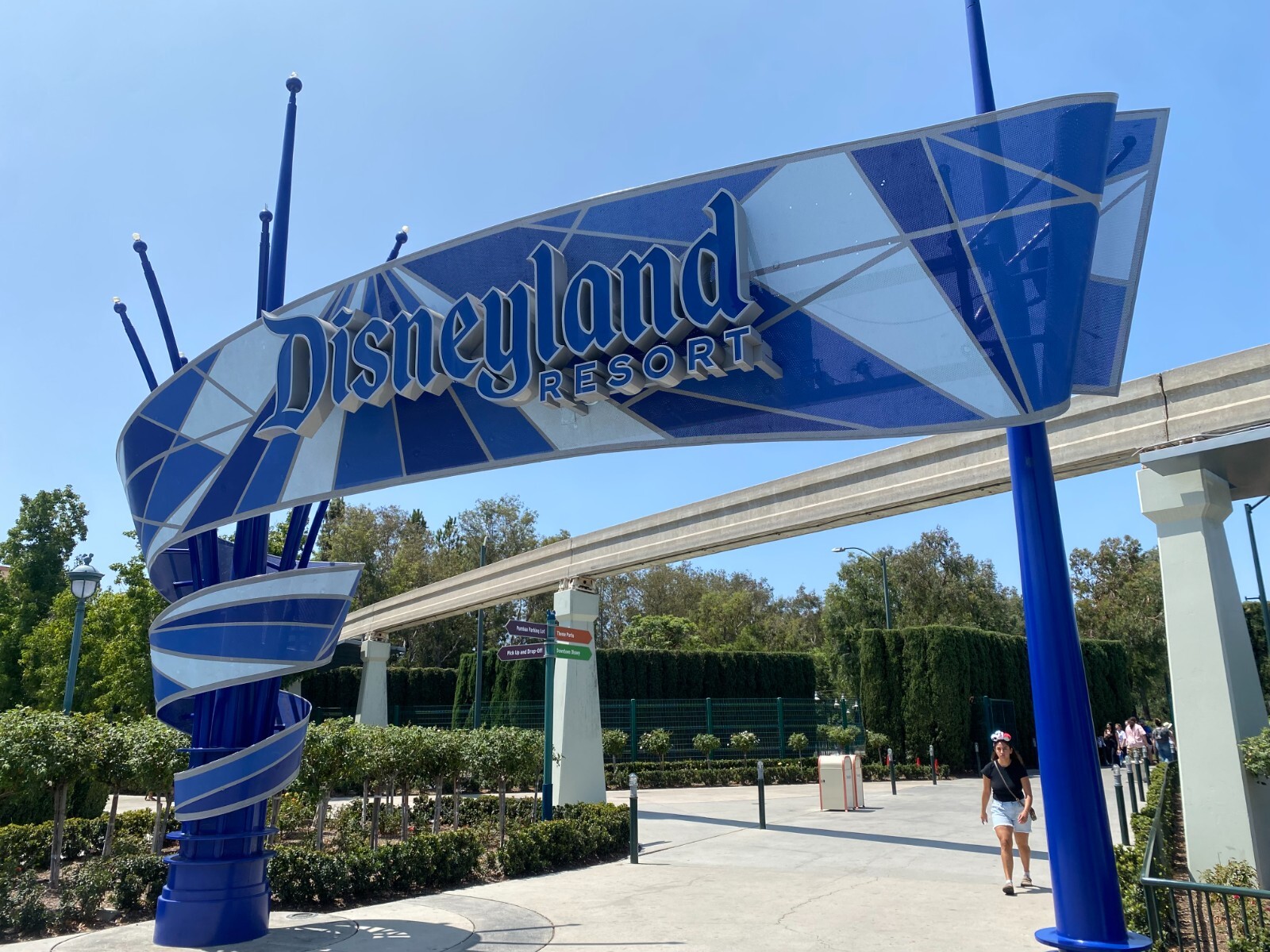 Disneyland Resort Entrance Sign Anaheim California Picture