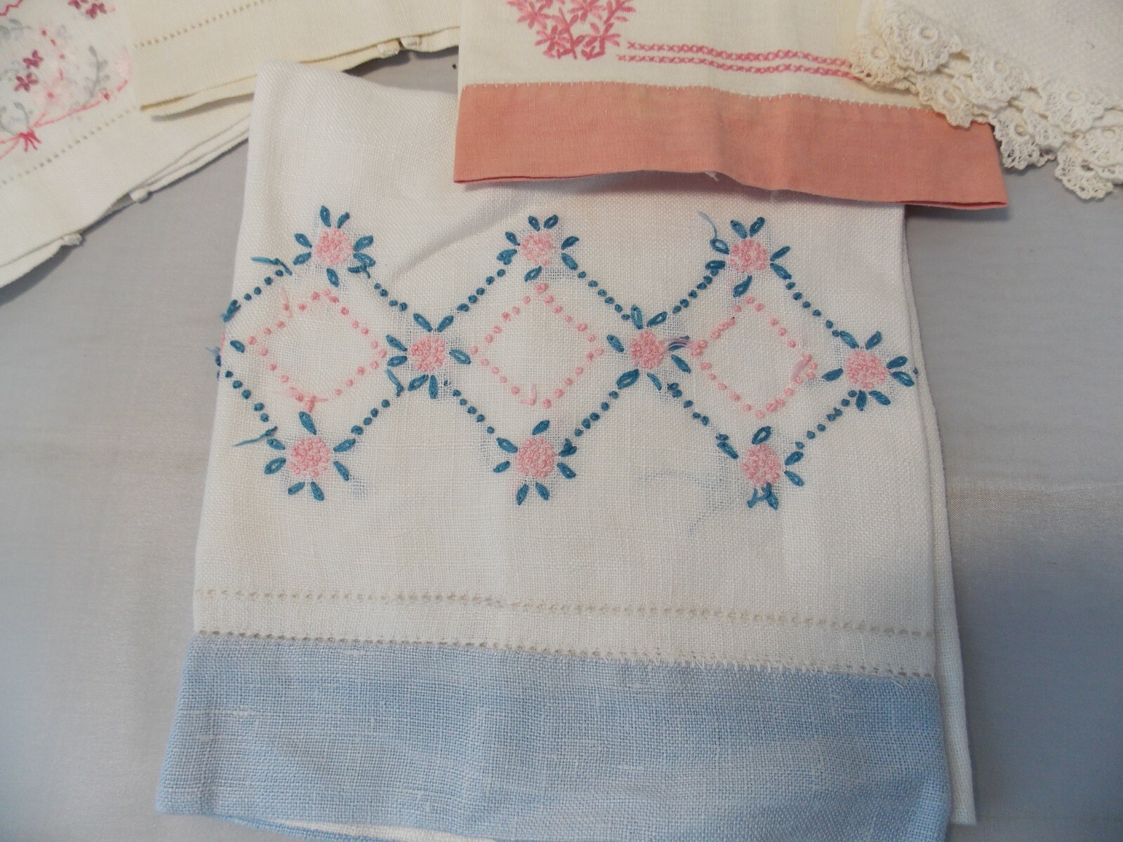 Lot of 5 Vintage Cotton/ Linen Embroidered Hand Towels