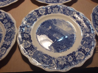 8 PLATES  - FLOW BLUE - 