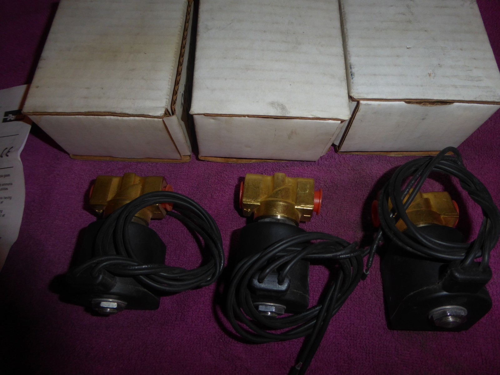 1-Parker Solenoid Valve 7121KBN2NV00N0L111B2  24/60 VOLT145 PSI 1/8 ORFICE 10 WT