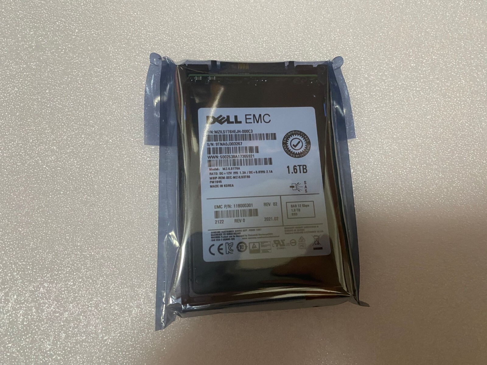 EMC D4-2SFXL-1600 005053168 005053169 1.6TB SAS SSD 2.5 EMC D4-2SFXL-1600 005053168 005053169 1.6TB SAS SSD 2.5