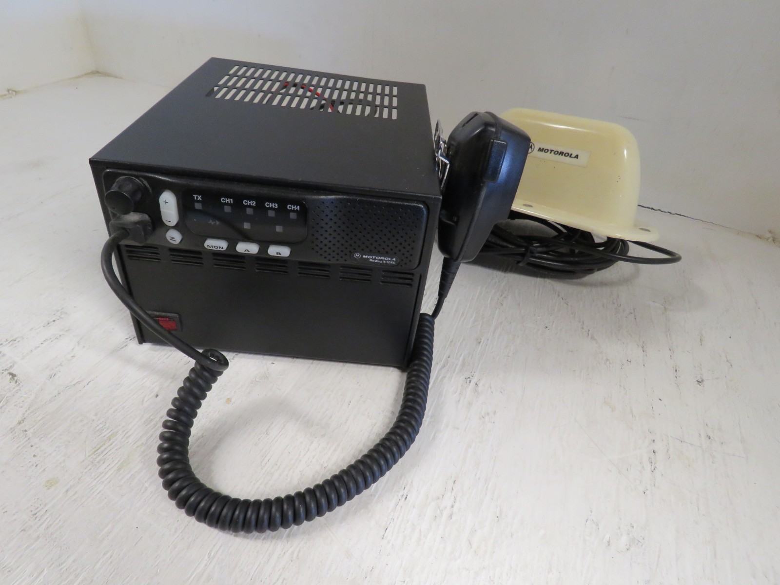 Motorola Radius M1225 4-Channel Mobile Radio with Power Supply & Mic