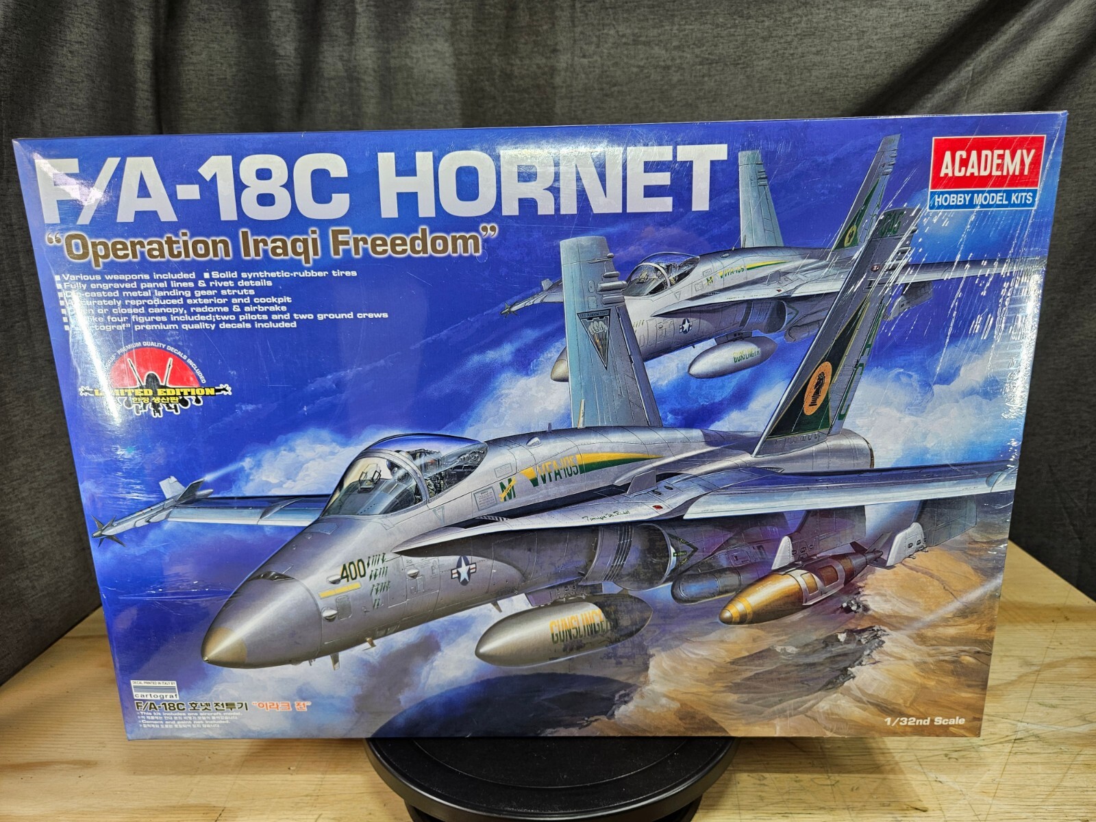 アカデミー academy 1/32 F/A18C Chippy Ho! 1/72 Aircrafts F/A-18C