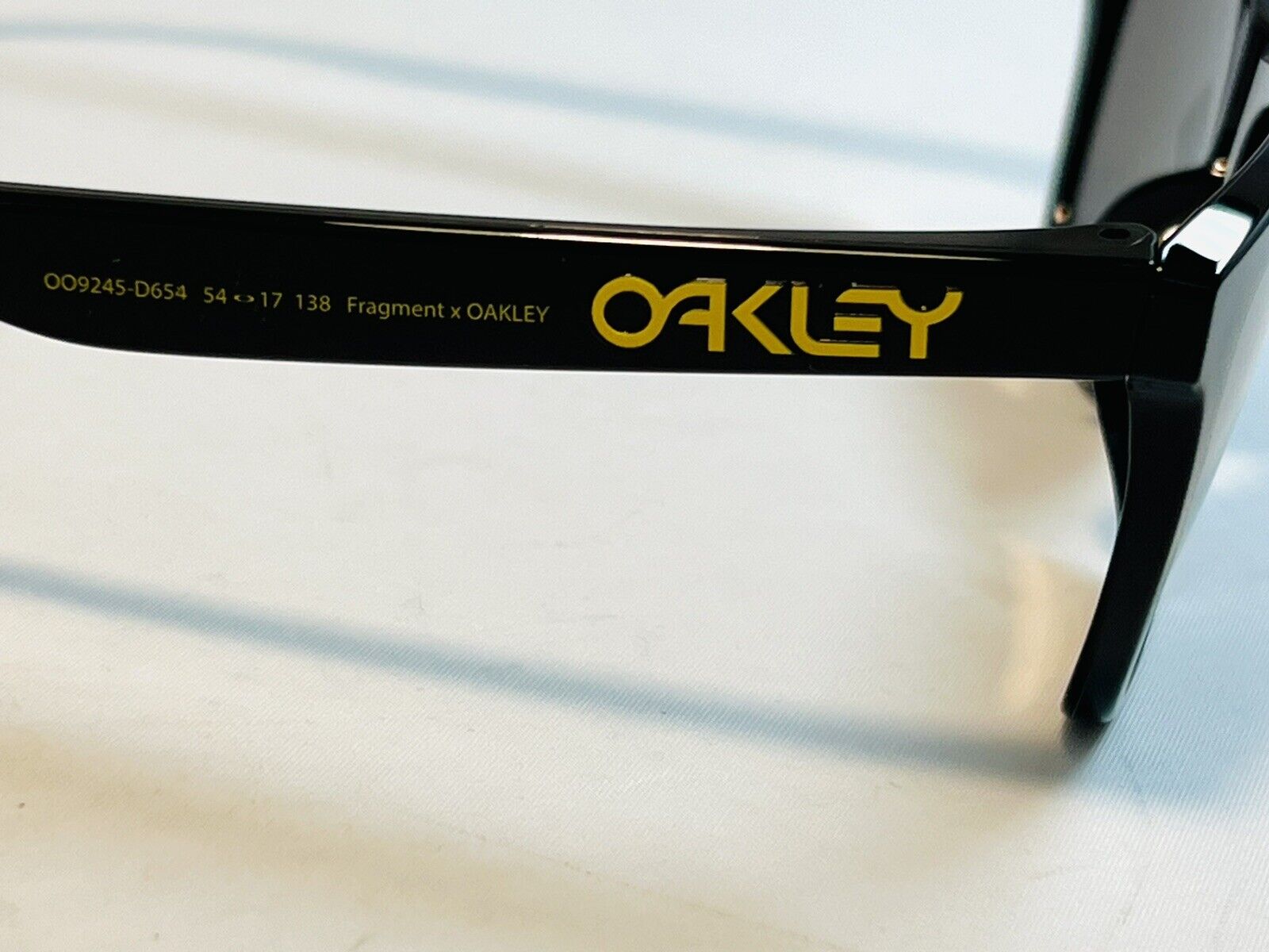 NEW OAKLEY FROGSKINS SUNGLASSES FRAGMENT YELLOW LIMITED NEW OAKLEY FROGSKINS SUNGLASSES FRAGMENT YELLOW LIMITED