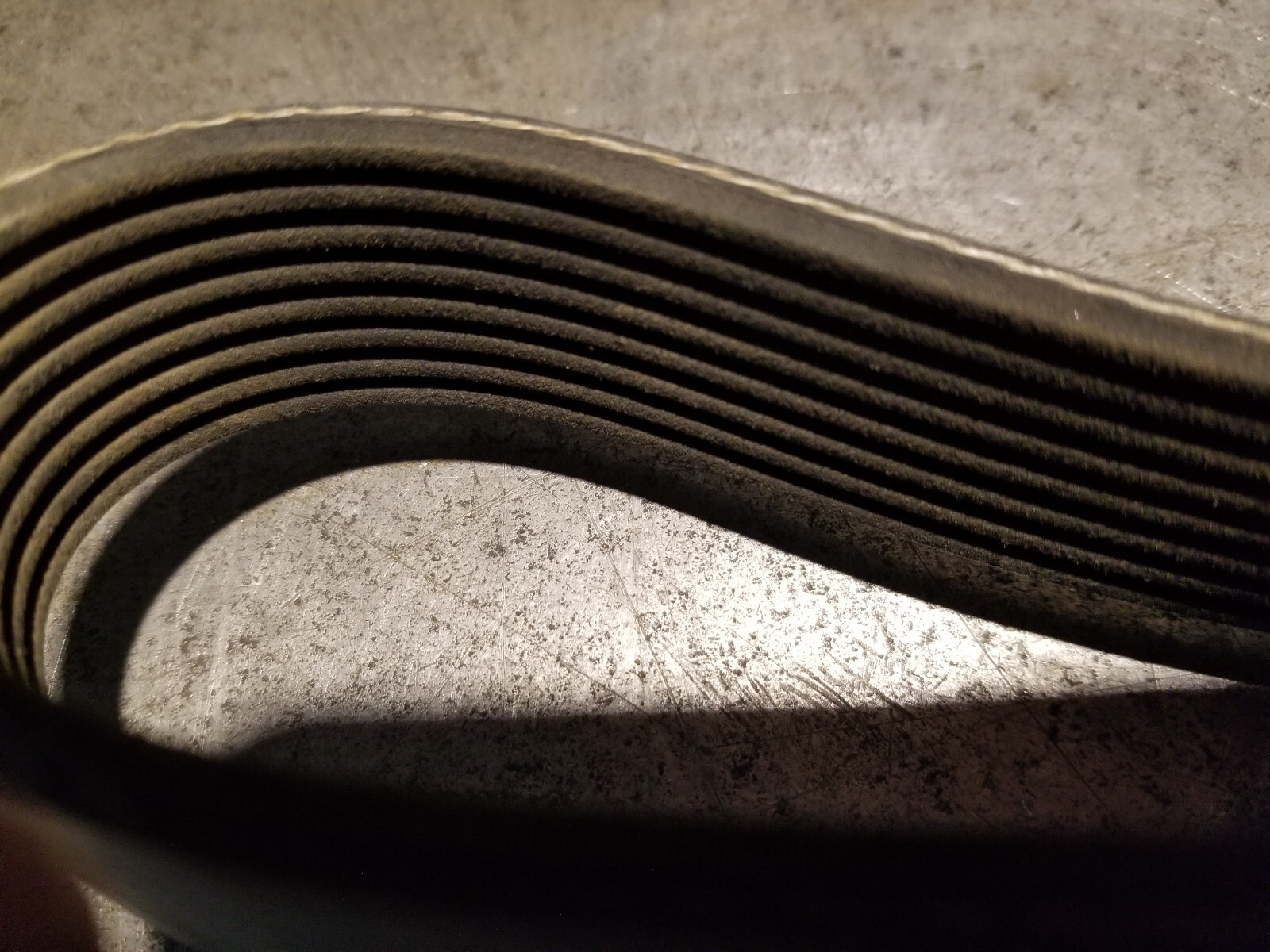 JOHN DEERE BELT R135606 - Picture 3 of 3