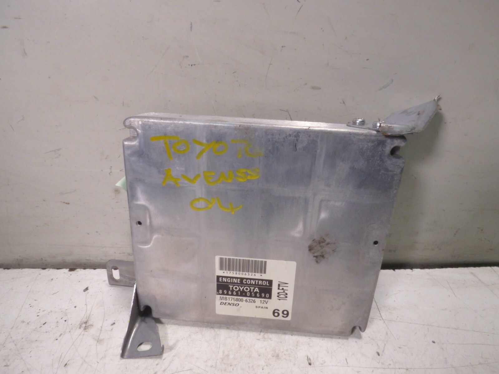 Centralina modulo di controllo ECU TOYOTA AVENSIS (T25) 2005 8966105690