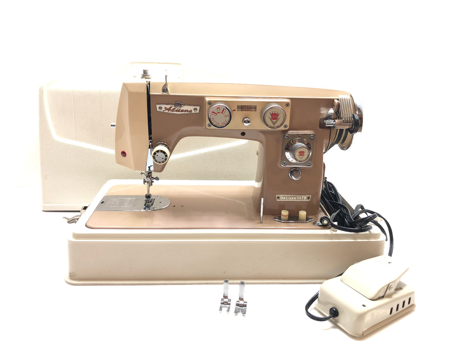 Vintage Aldens Deluxe 147B Sewing Machine with Carrying Case Vintage Aldens Deluxe 147B Sewing Machine with Carrying Case