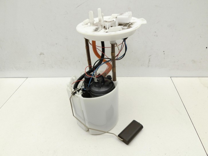 Opel Astra J 09-12 1,4T 103KW Deckel Flansch für Kraftstoffpumpe  - Bild 5