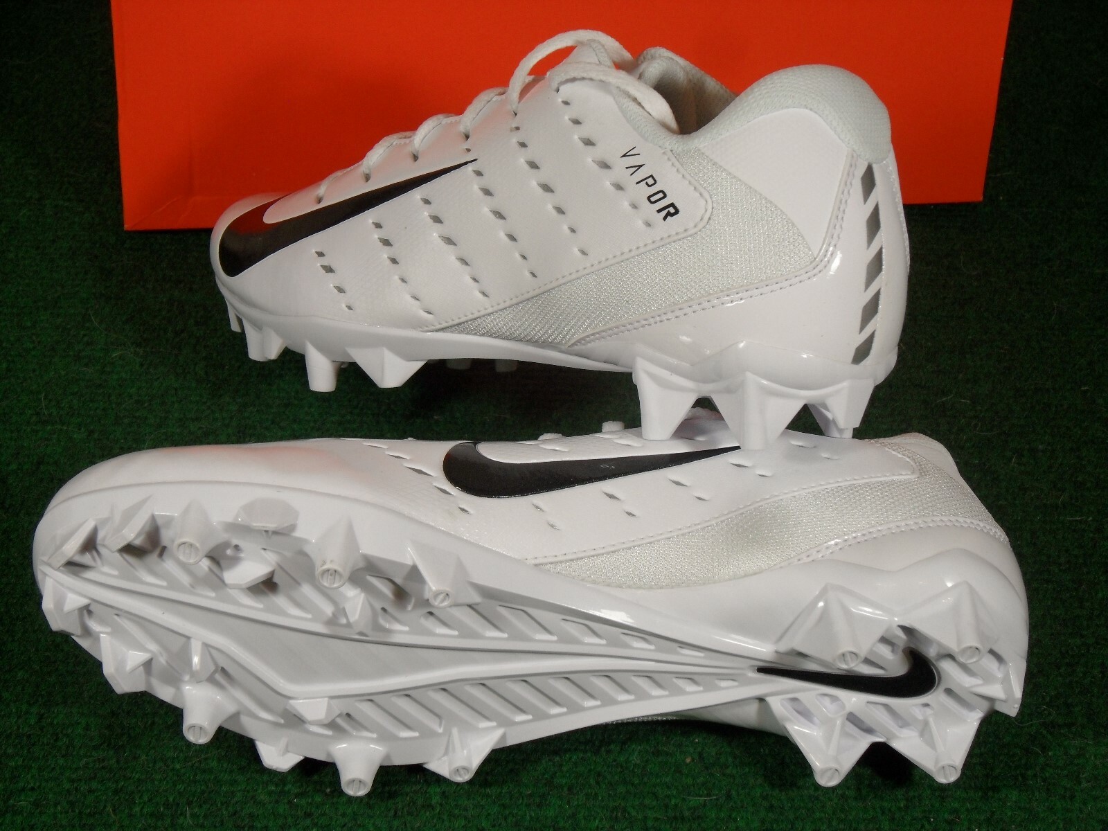 NIB Mens Nike Vapor Untouchable Varsity 3 TD Low Football Cleats White Black 11