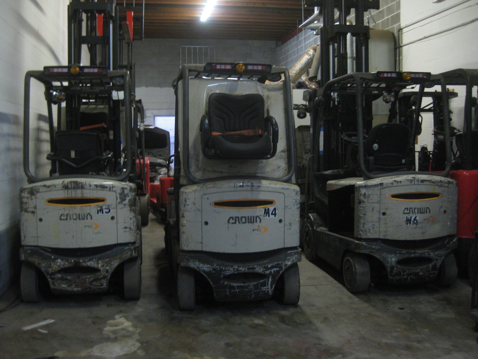 FIVE 2009 CROWN FC4525-50 ELECTRIC FORKLIFTS - CHASSIS ONLY - USED CONDITION