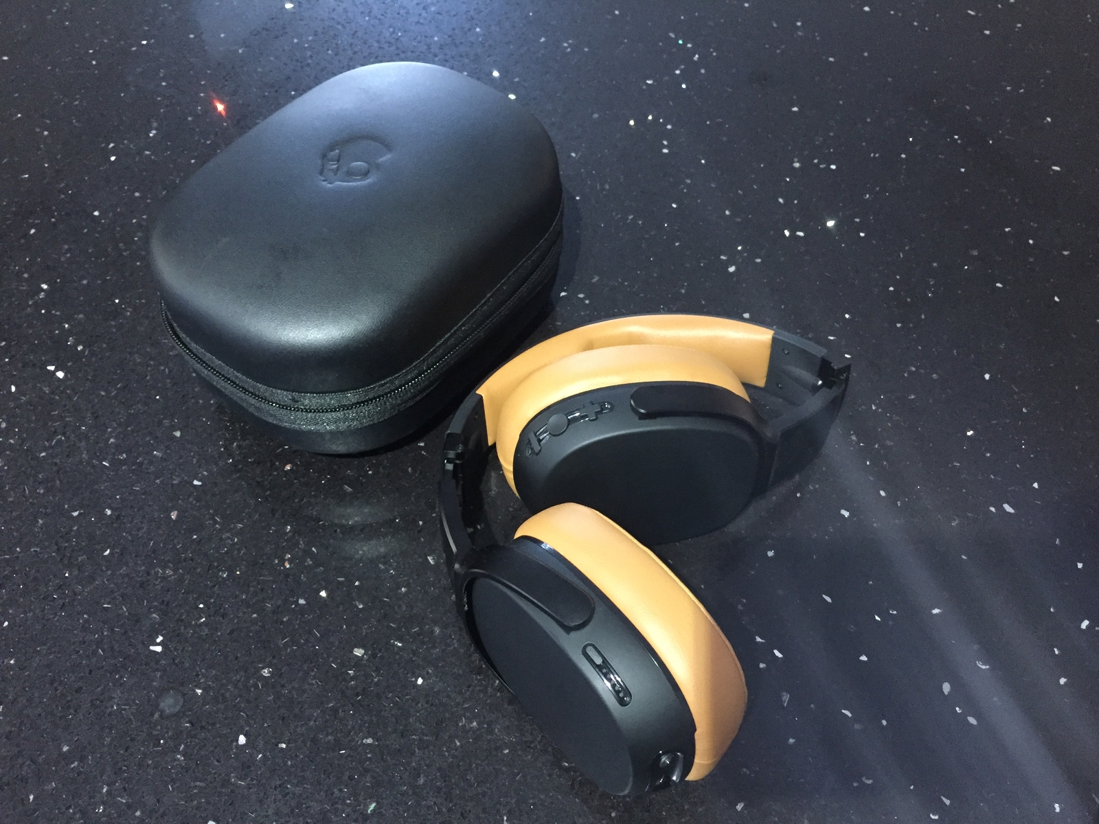 SKULLCANDY CRUSHER 360 S6MBW-J373 Headphone Black Tan SKULLCANDY CRUSHER 360 S6MBW-J373 Headphone Black Tan