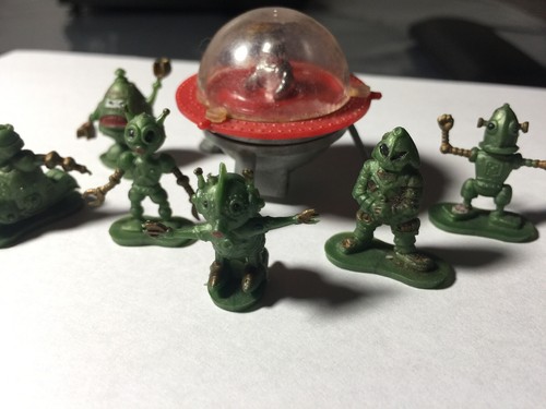 Vintage 70s? 80s? Alien Spaceman Robots Vending Machine Mini Figures Lot of 7