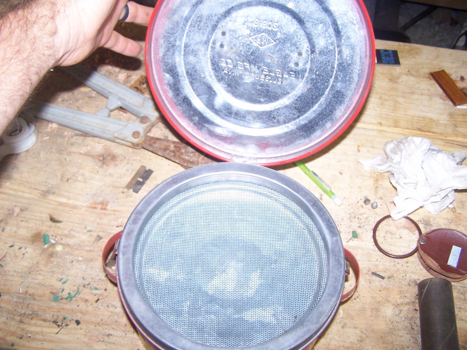 Eagle B-602 Bench Galvanized Steel Safety Can Parts Washer, 2 Quart Capacity