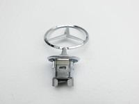 Mercedes W213 E200 16-20 Emblem Logo Mercedes W213 E200 16-20 09.11.2018 A2037580058 gebraucht Vorschau 2