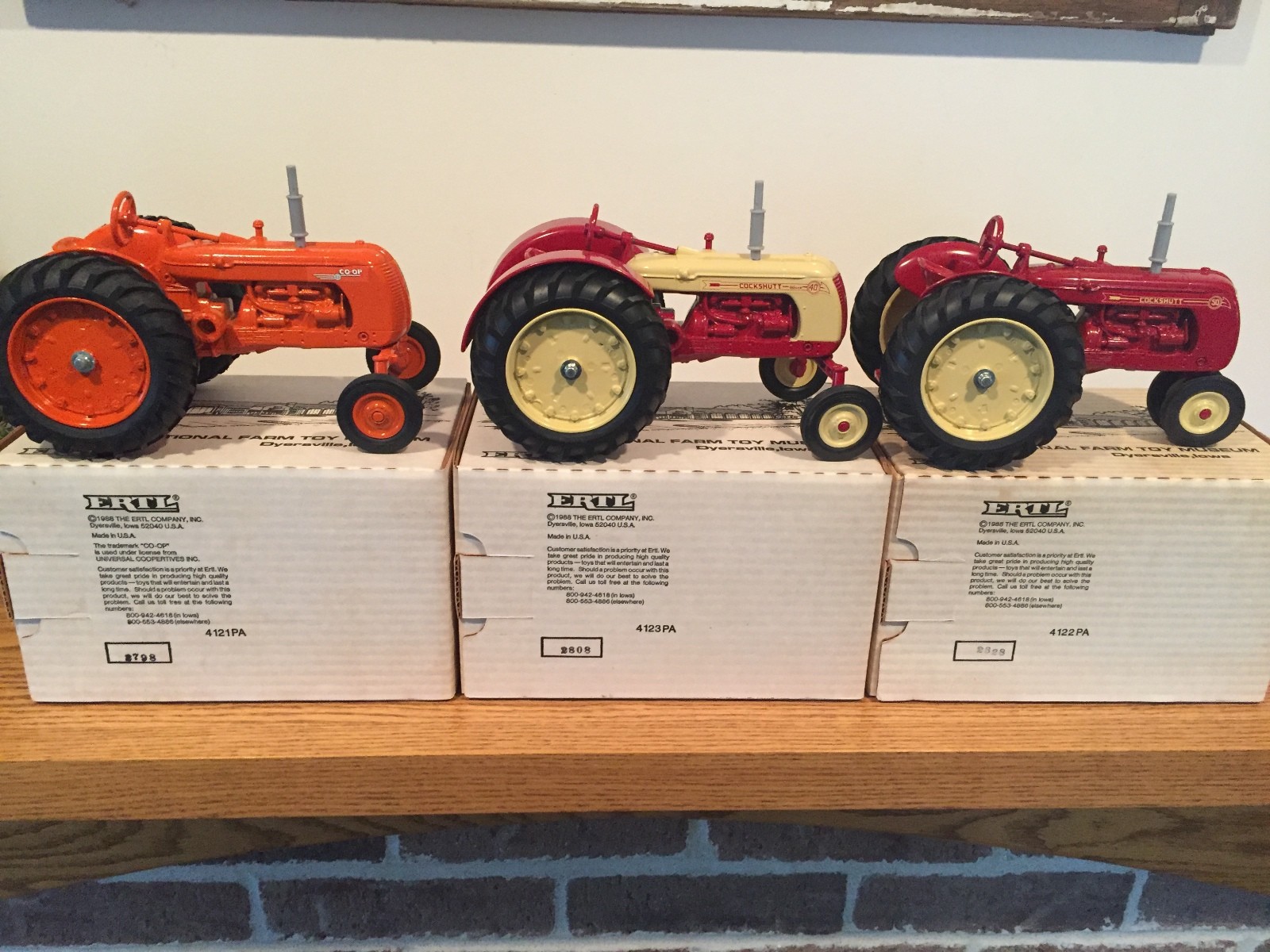 Cockshutt 50 40 Deluxe Co-Op E5 Farm Toy Museum Tractors 1/16 scale NIB by Ertl