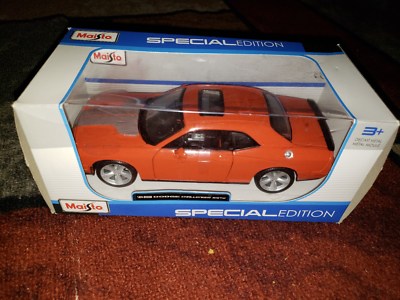 Maisto 2008 Dodge Challenger SRT8 Hard Top w/ Sunroof Orange 31280OR 1/24