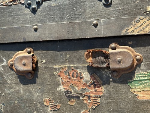 Vintage WOOD STEAMER TRUNK chest coffee table storage box antique wooden decor