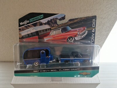 Maisto Design Tow & Go 1987 Chevy 1500 / Classic Craft C84
