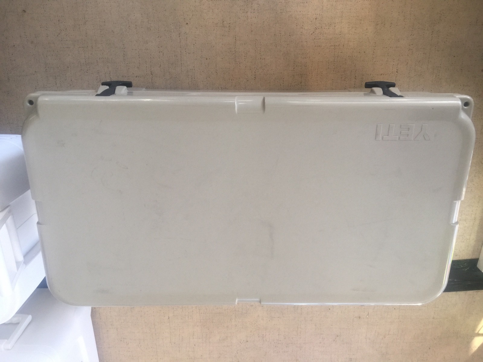 Yeti Cooler Tundra 65 Quart Desert Tan - YT65T