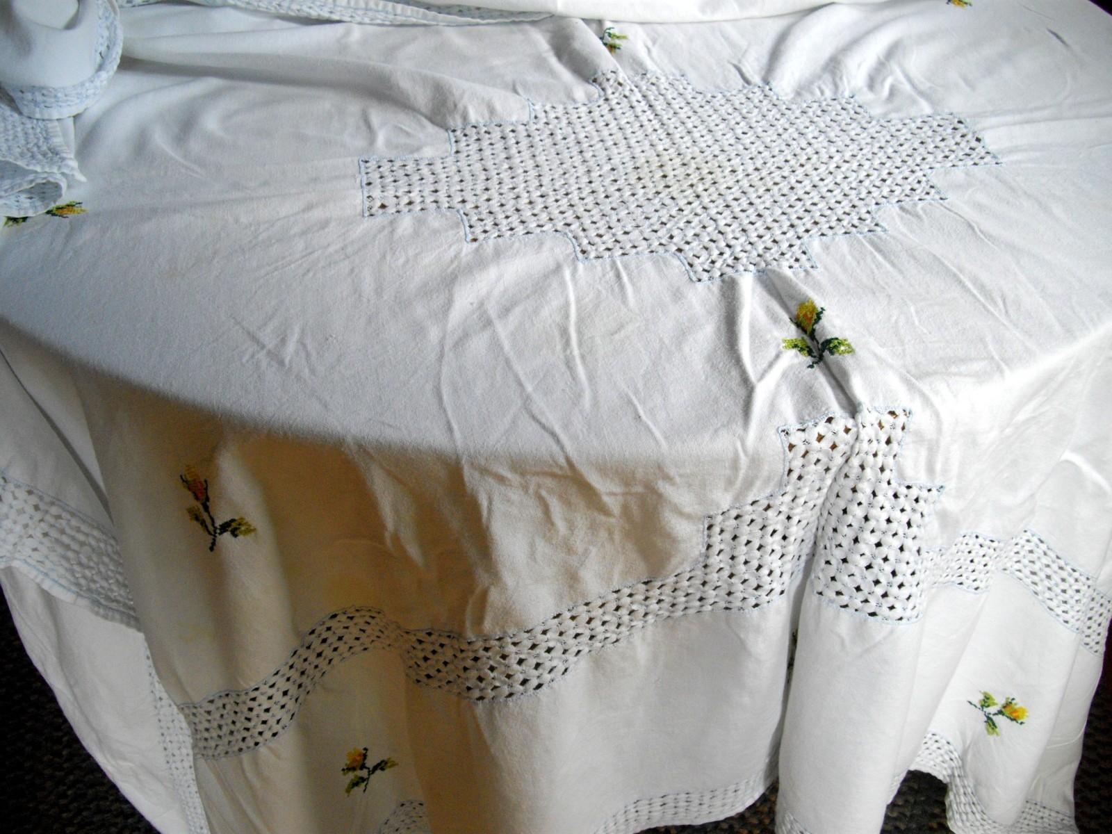 Vintage White w/ Cut-Outs & Embroidered Flowers Table Cloth  ~ 60