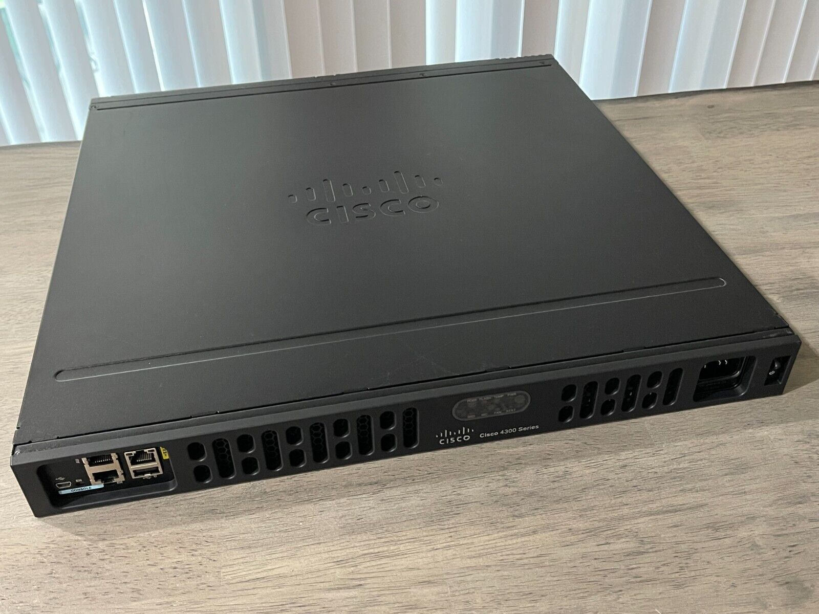 CISCO 4300 SERIES. ISR4331 ISR4331/K9 V05 4331 Integrated CISCO 4300 SERIES. ISR4331 ISR4331/K9 V05 4331 Integrated