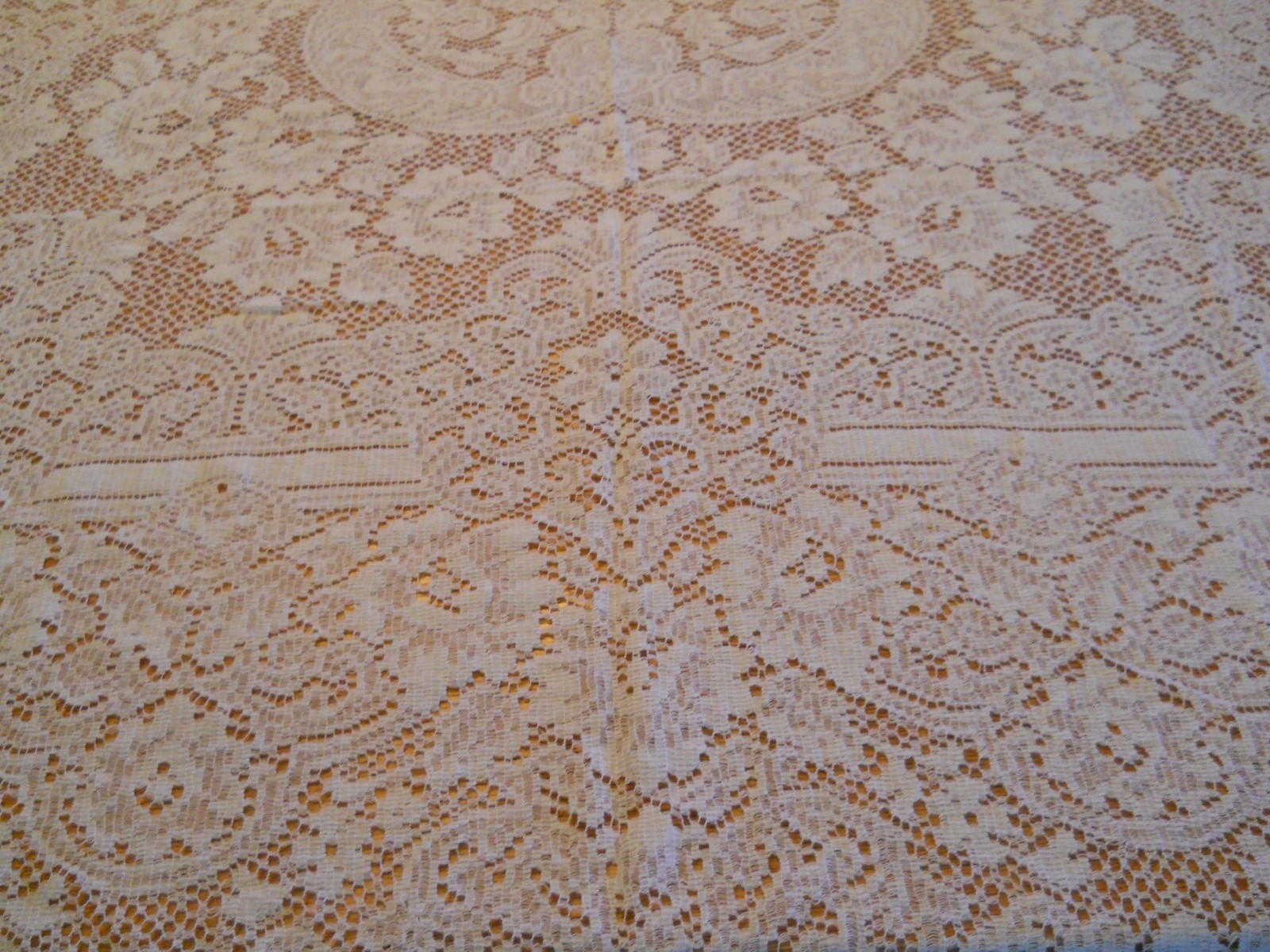 Vintage Quaker Lace Tablecloth 58” x 84”  EUC