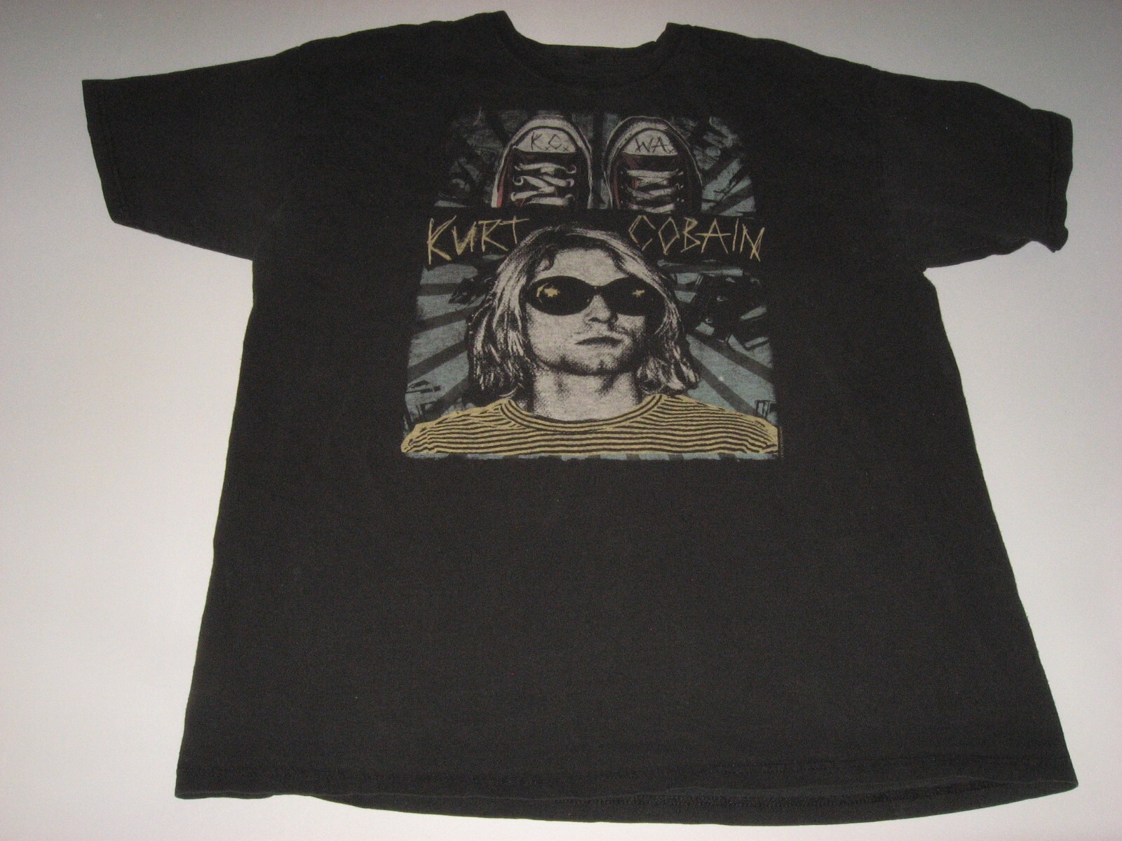 アート・デザイン・音楽 NIRVANA T-SHIRT BOOK HELLOH? Kurt Cobain NIRVANA T-SHIRTS BOOK “HELLOH?” 143 Pages Kurt Cobain Great