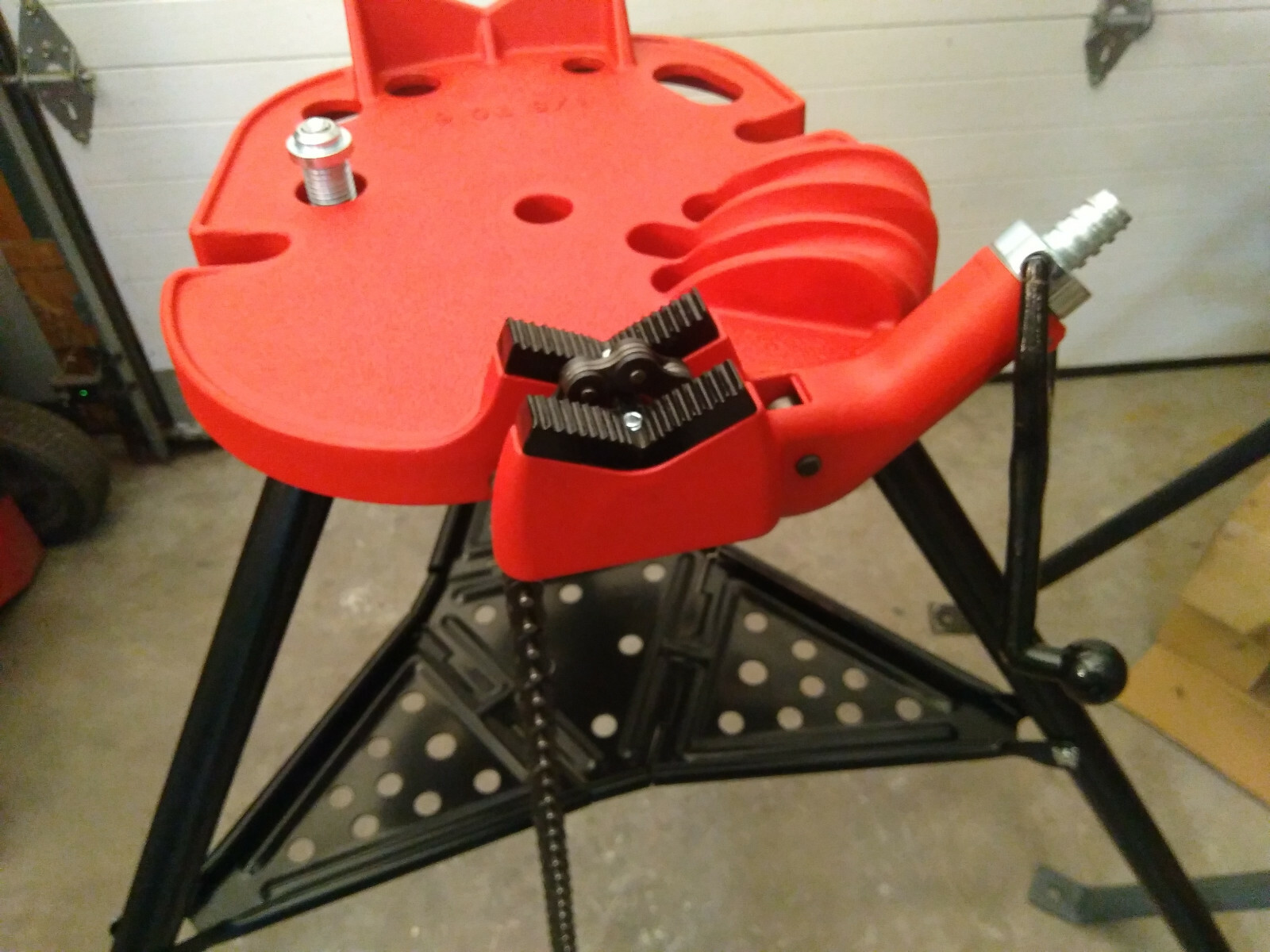 BMC Tools 460 Tripod Pipe Chain Vise 1/8