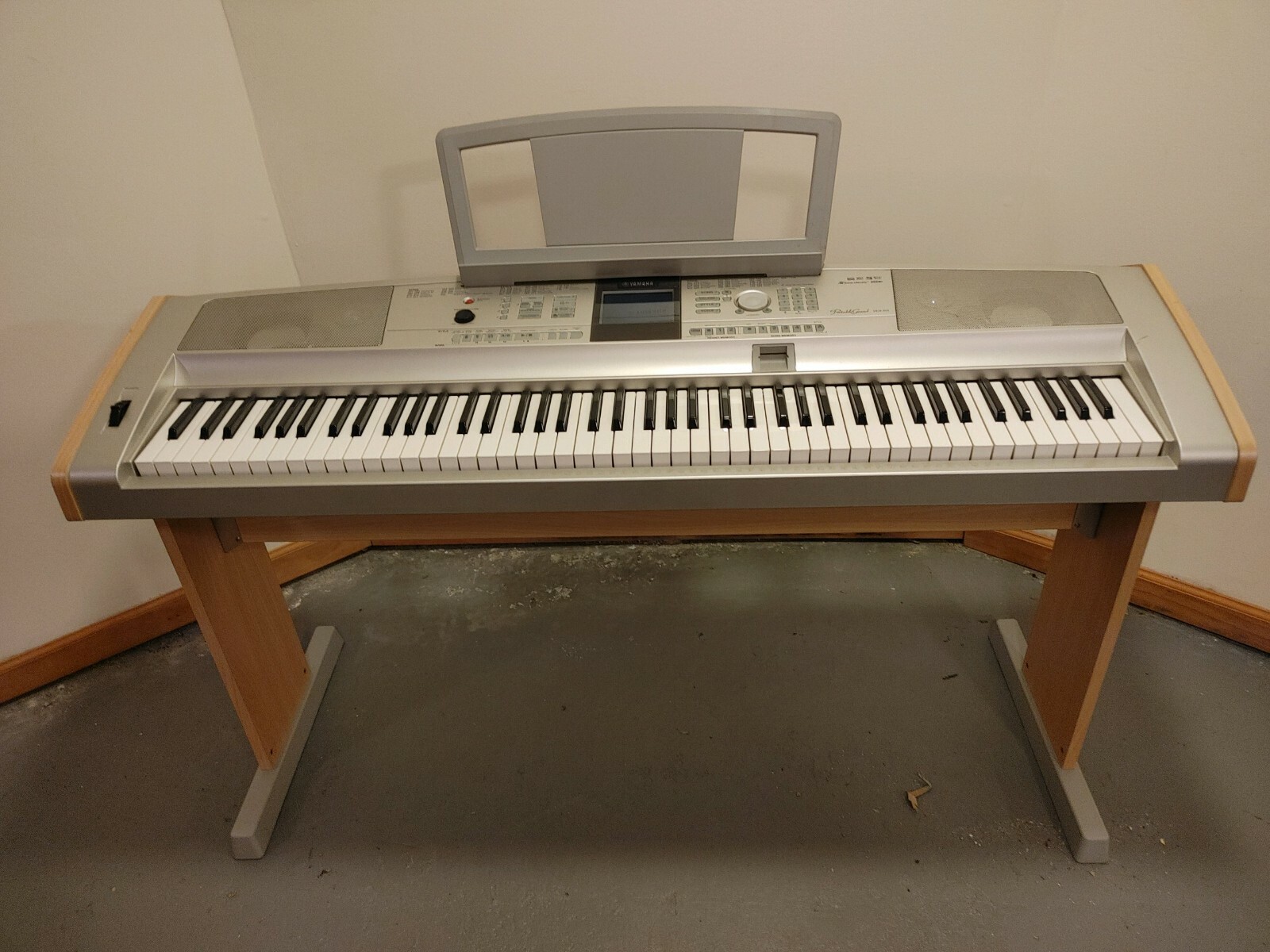 Yamaha Portable Grand DGX-505 With Bench + AC Adapter | eBay Yamaha Portable Grand DGX-505 With Bench + AC Adapter | eBay
