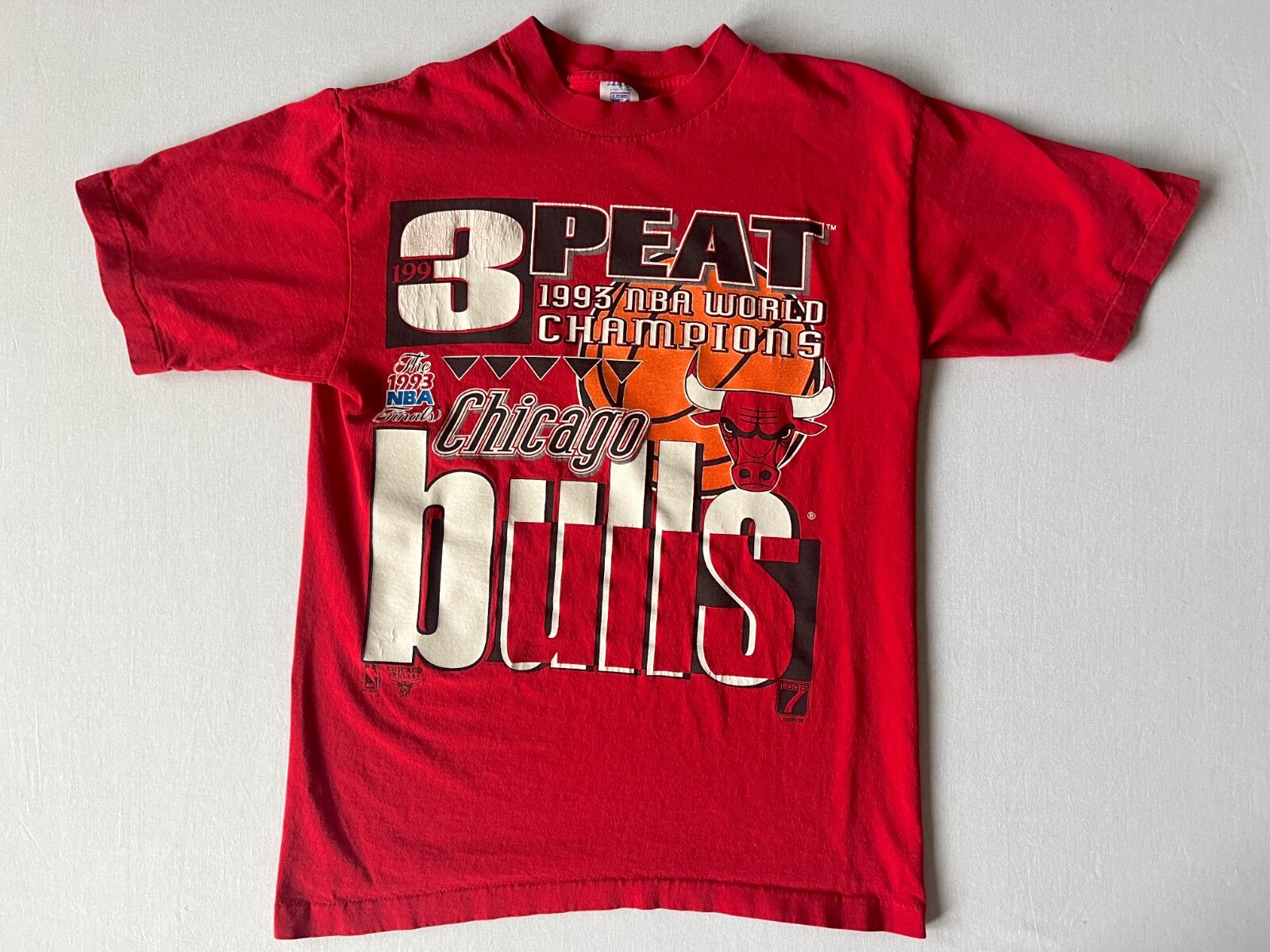 ウェア NBA 3PEAT CHAMPS T-SHIRTS CHICAGO BULLS New Vintage NBA Chicago Bulls World Champs Three Peat T