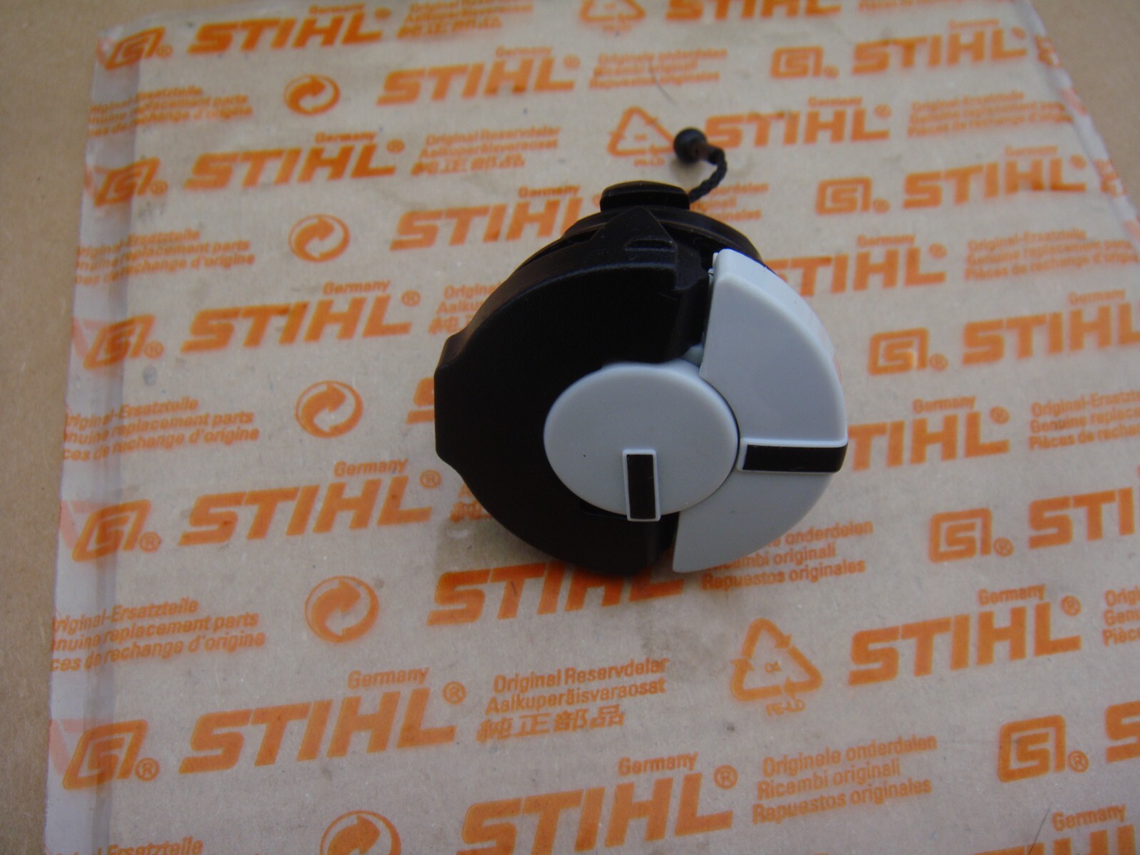 GENUINE STIHL MS261 MS271 MS291 CHAINSAW GAS FUEL CAP - NEW