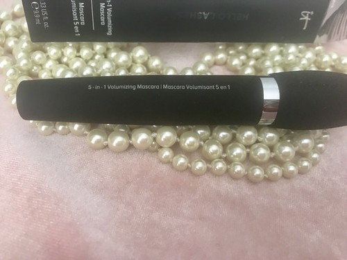 NIB IT COSMETICS Hello Lashes 5 In 1 Volumizing Mascara BLACK .33 oz Full Size