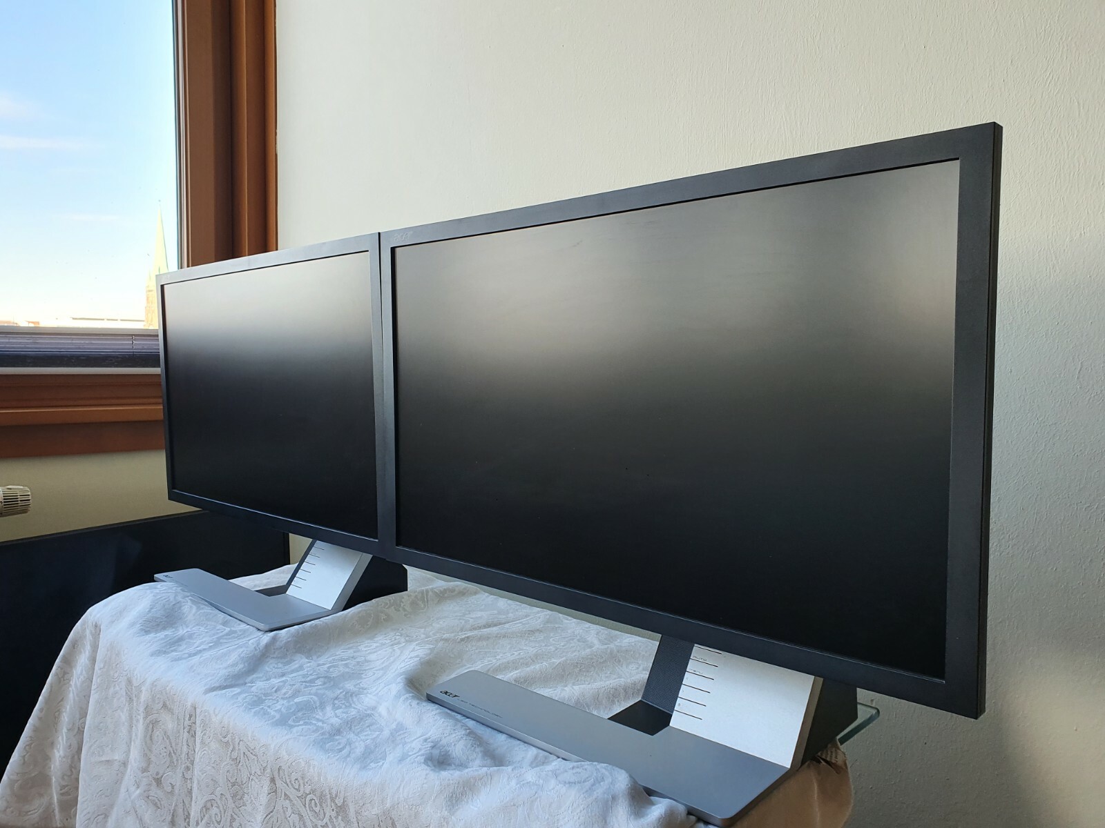 2 Widescreen-Monitore 