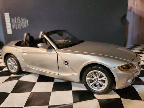 Kyosho BMW Z4 E85 Convertible 1:18 Diecast Dealer Promo Kyosho BMW Z4 E85 Convertible 1:18 Diecast Dealer Promo