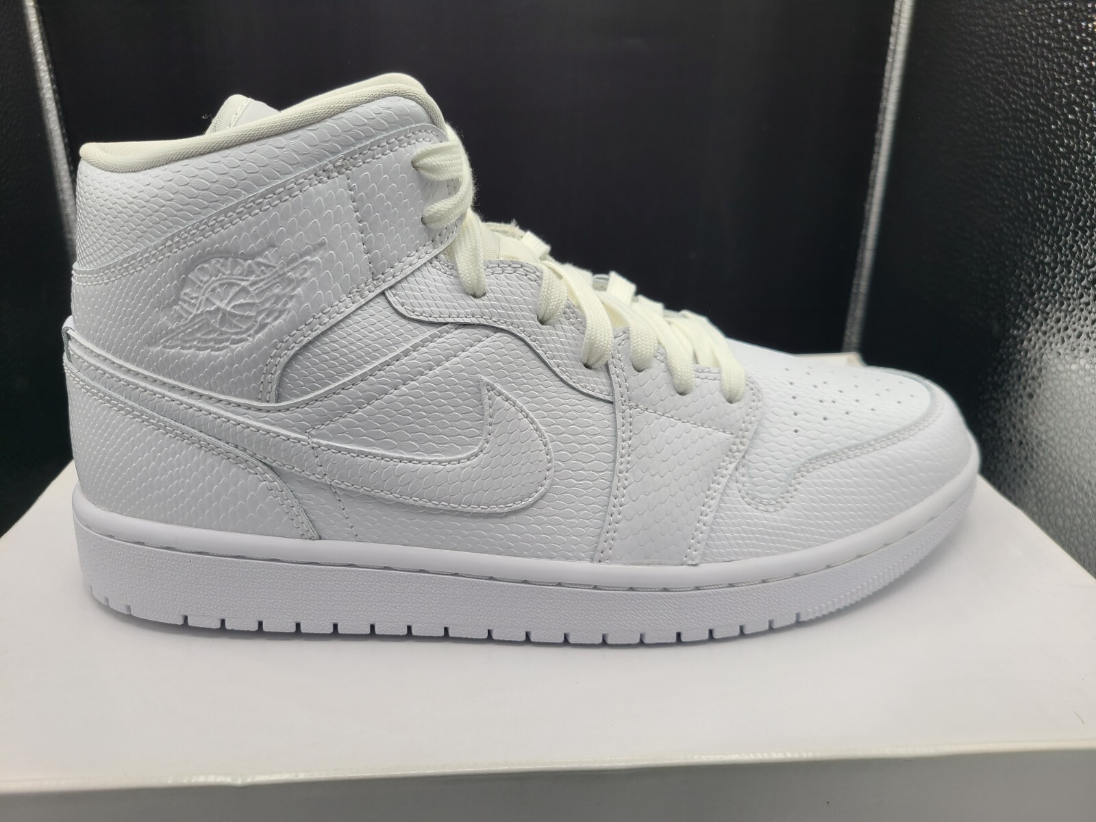 スニーカー Nike Air Jordan 1 Mid 'White Snakeskin' WMNS SS 20 Buy Wmns Air Jordan 1 Mid 'White Snakeskin' - BQ6472 110 | GOAT