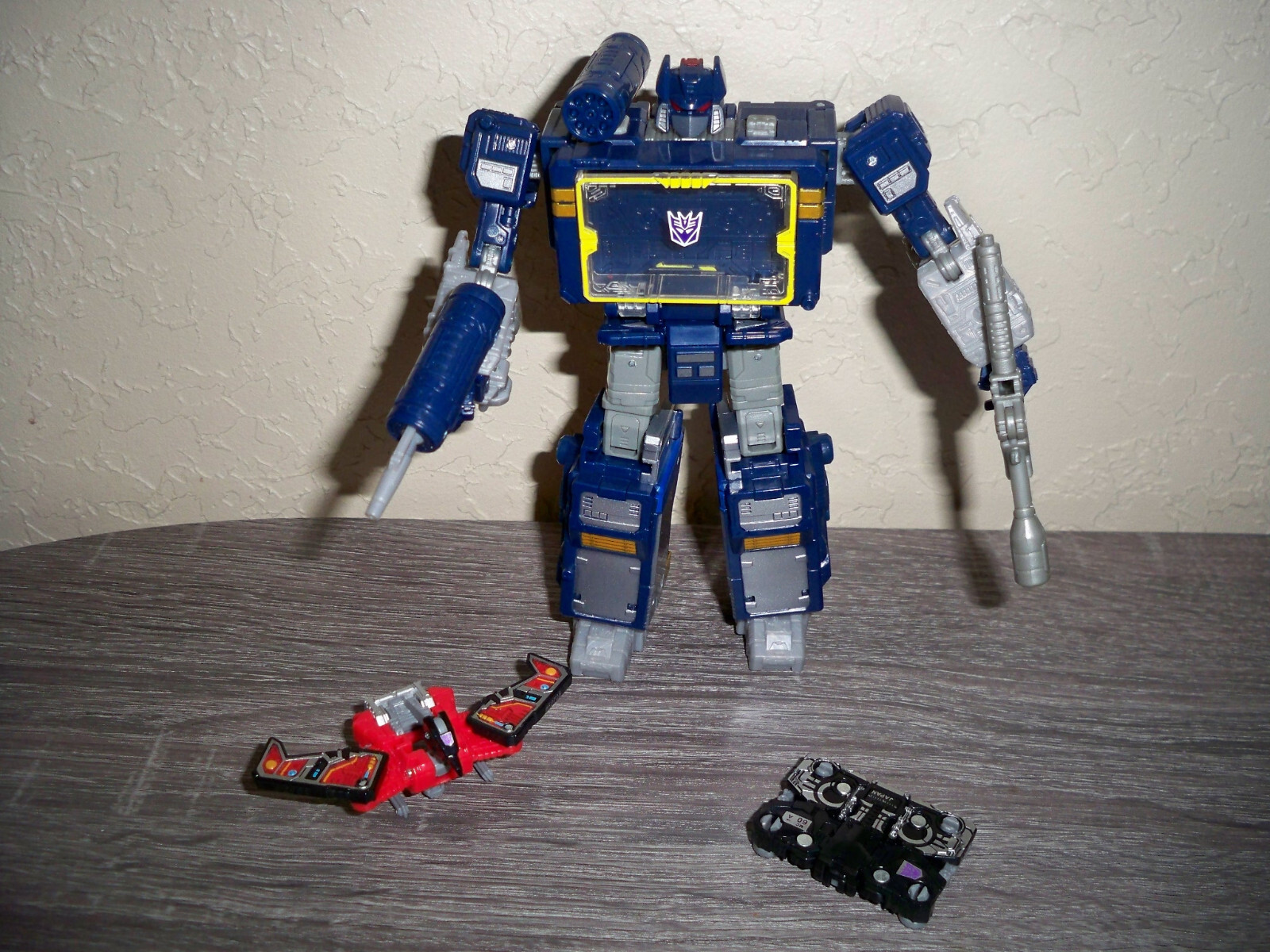 トランスフォーマー サウンドウェーブ ネットフリックス トランスフォーマー ウォーフォーサイバトロンシリーズ WFC-14 サウンドウェーブ トランスフォーマー　NETFLIX　WFC-14 サウンドウェーブ　アースライズ