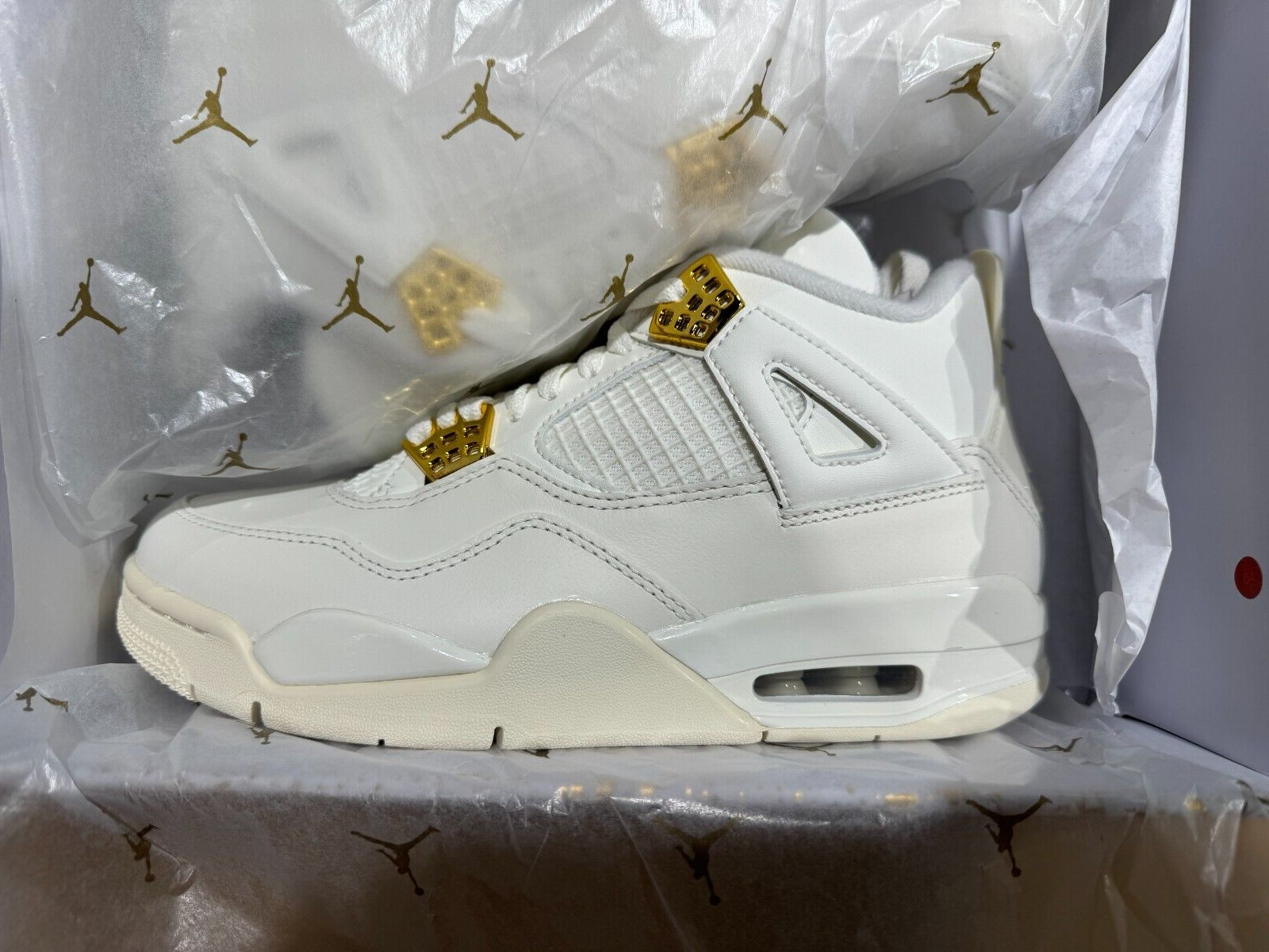 Pre-owned Jordan 4 Retro Metallic Gold (women's) Aq9129-170