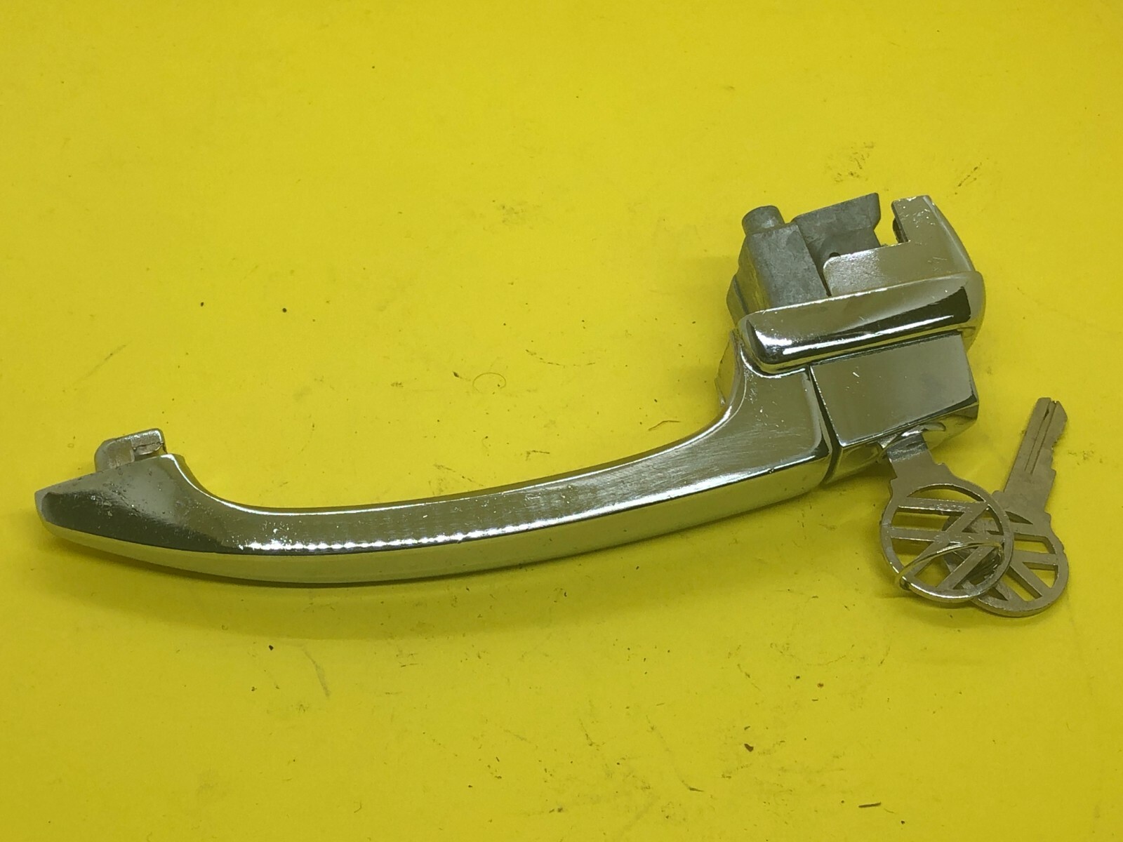 VW Beetle Bug 1960-1964 Exterior Door Handle with Keys Türgriff 