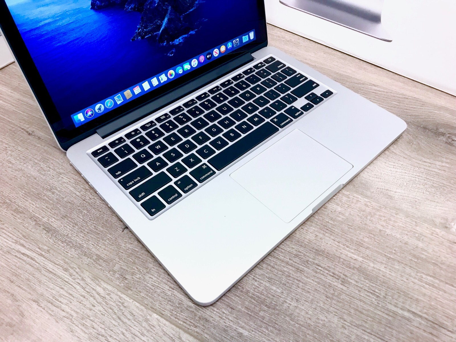 Apple Macbook Pro 13 inch 2015-2017 RETINA | 2.7GHZ i5 | WARRANTY | 256GB SSD