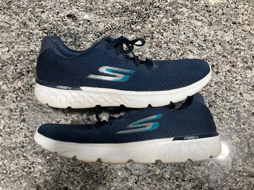 Sketchers go run 400 size 11 womens Generation 5 Nice Condition