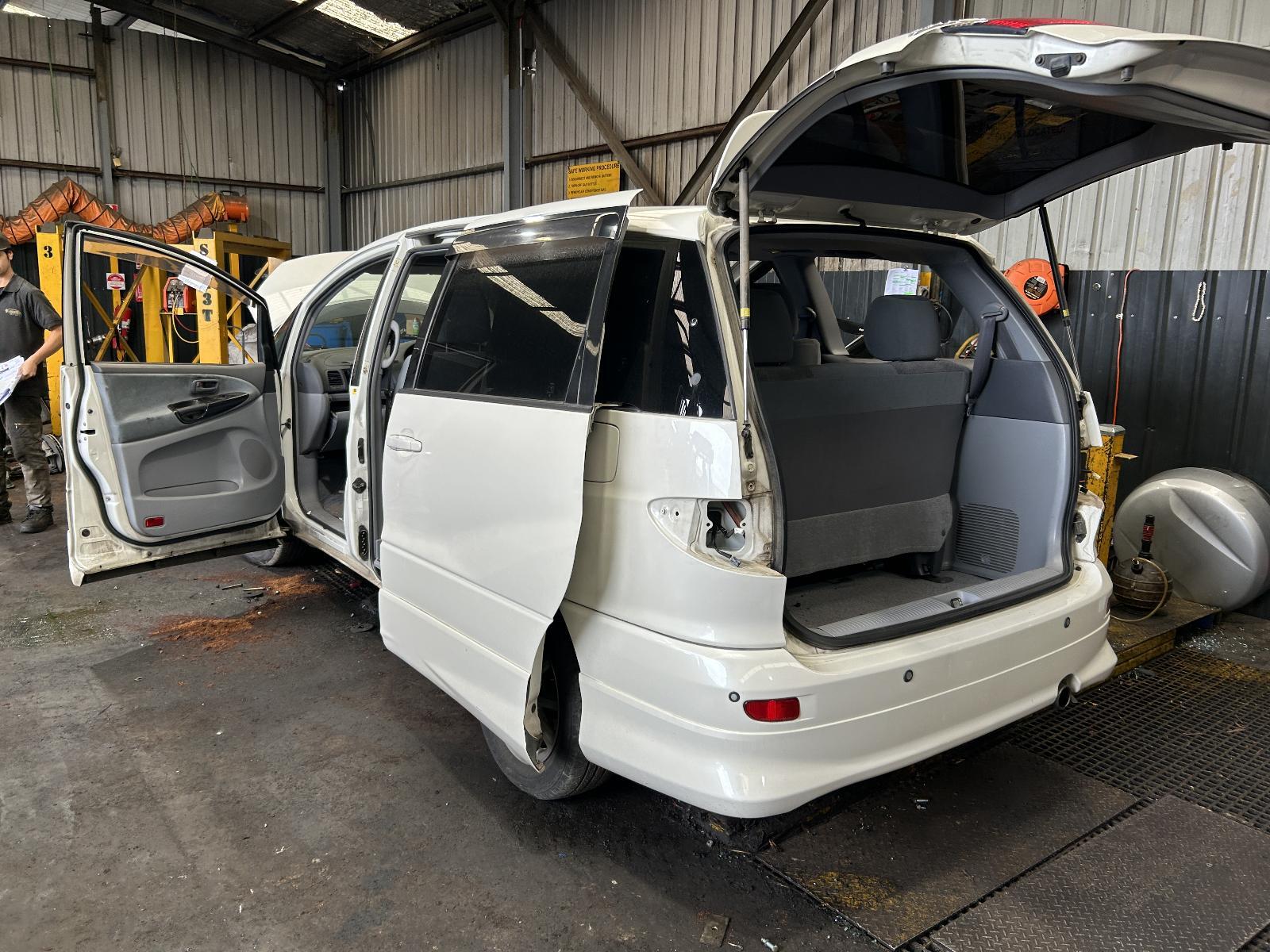 Toyota Estima Tailgate Camera MCR30 2000-2006 - thumbnail 2