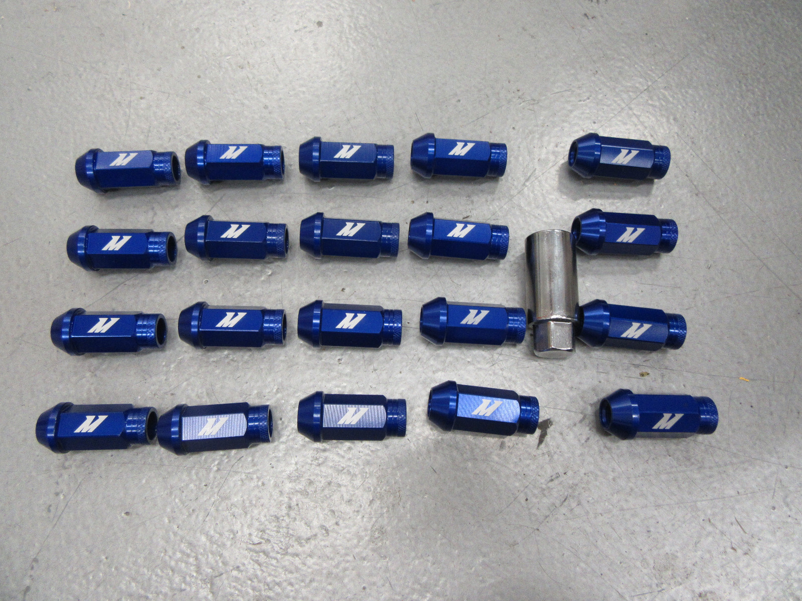MOーLU Amazon.com: Mishimoto - MMLG-125-LOCKRD Aluminum Locking Lug