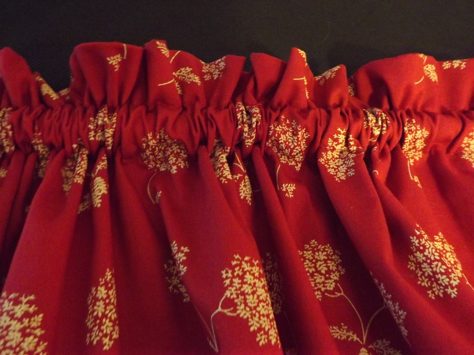 LOUIS HORNICK CRANBERRY RED VALANCE GOLD FLORAL SCALLOPED HEMLINE 58Wx15.5